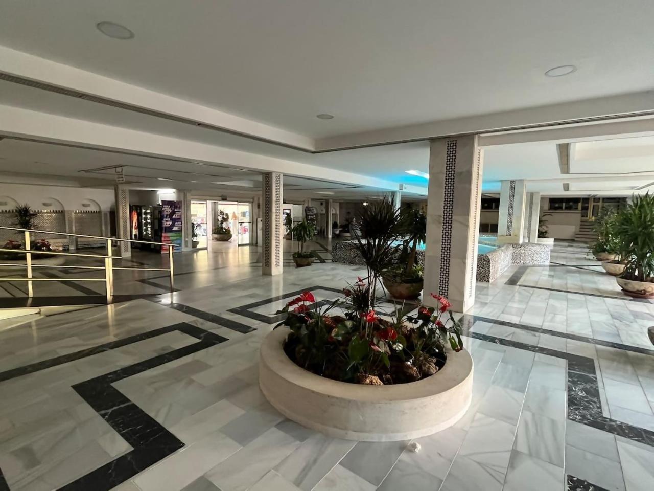 Panoramic Views Cozy Center *